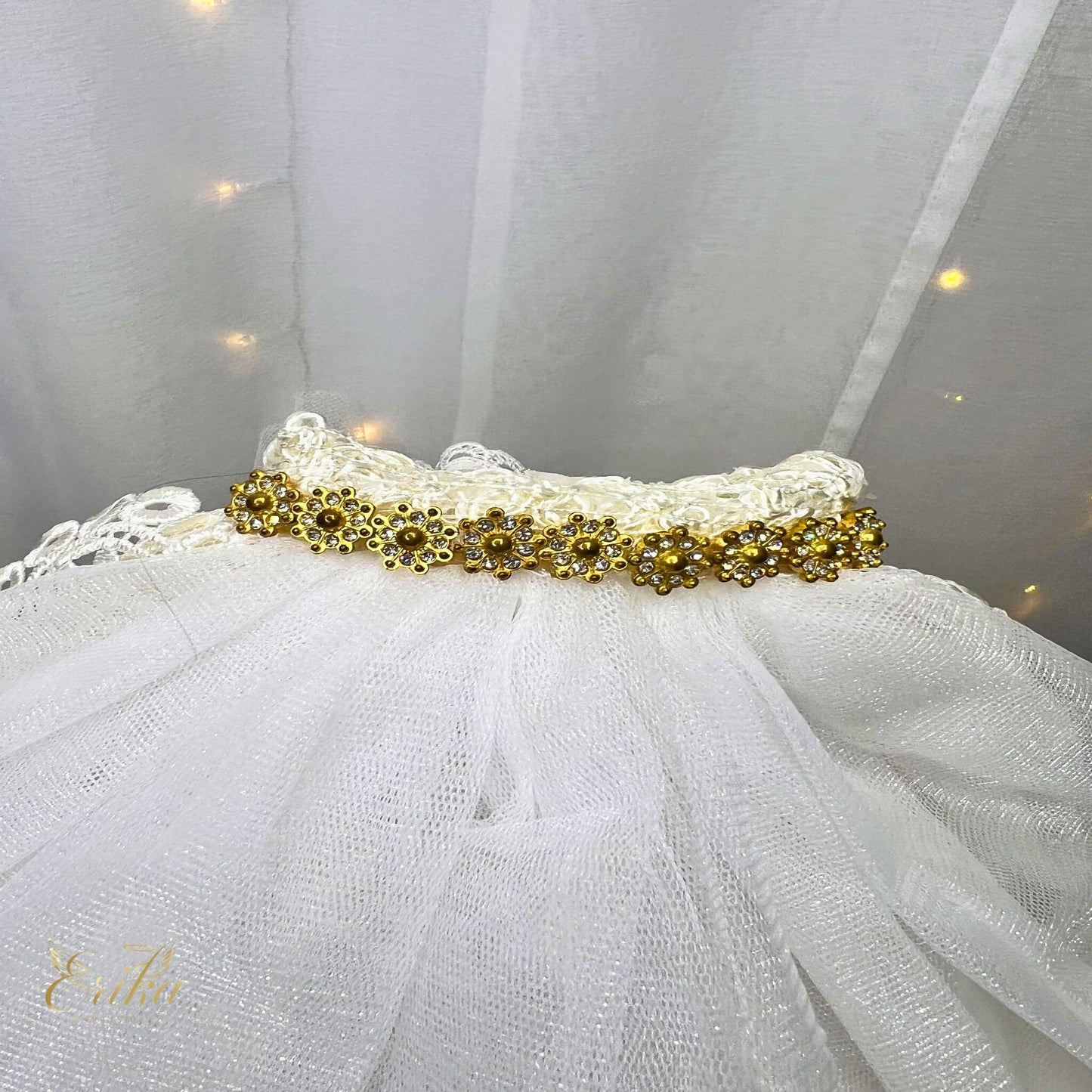 Traditional white veil with a classic double lace pattern for girls