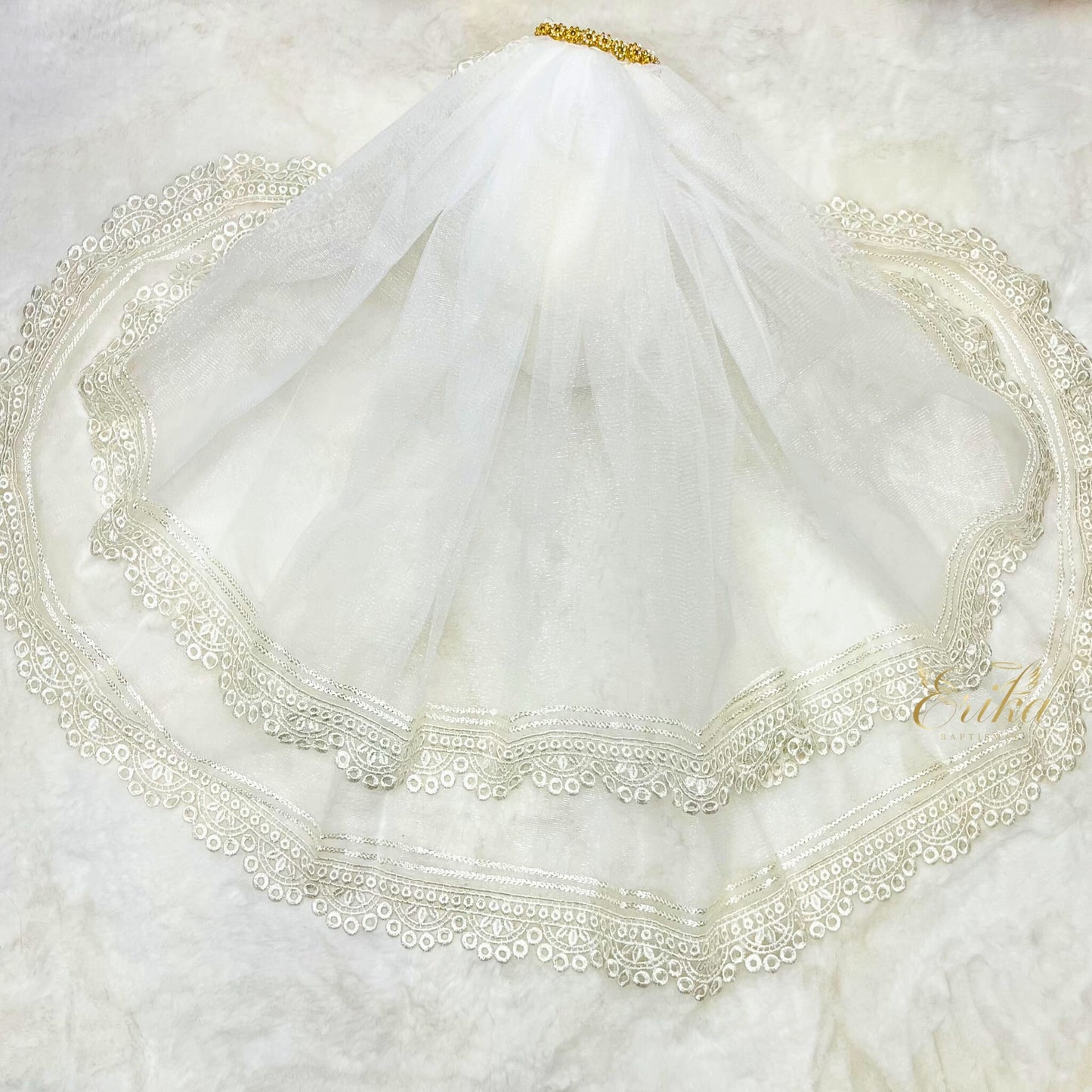 First Communion veil featuring an intricate and heavy double lace design
