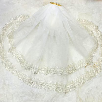 First Communion veil featuring an intricate and heavy double lace design