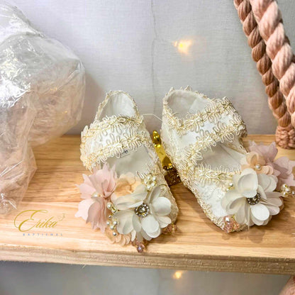 White lace baptismal shoes for girls with central flower appliquéat a budget price by Erika Baptismal
