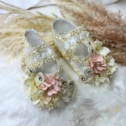 White lace baptismal shoes for girls with central flower appliqué
