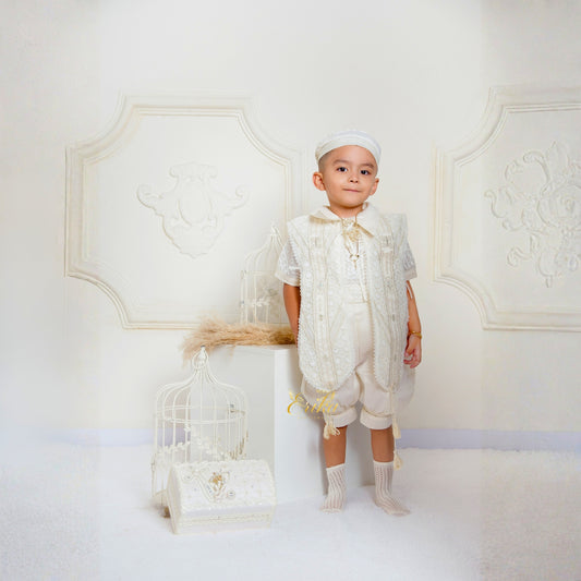 elegant baby baptism outfit by Erika Baptismal with refined details and soft fabric